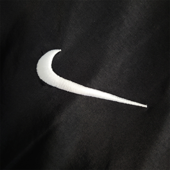 Nike Cortavientos