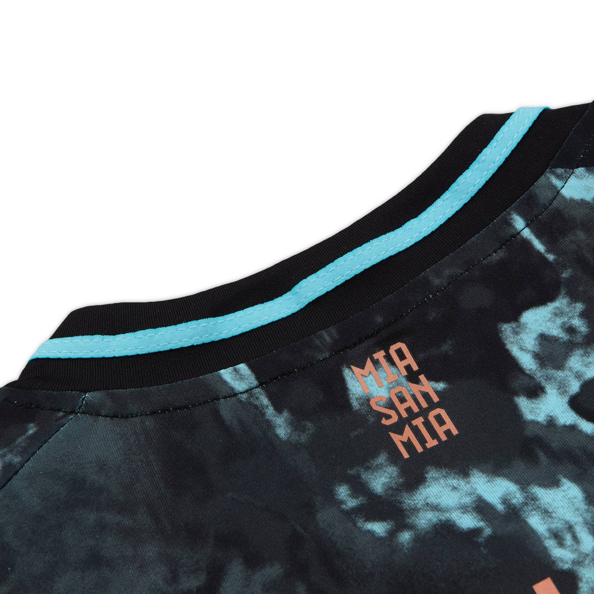 2024-25 FC Bayern München 3a Equipacion