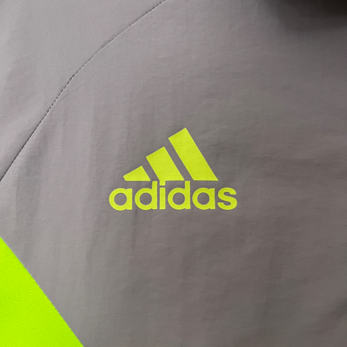 FC Bayern München Cortavientos